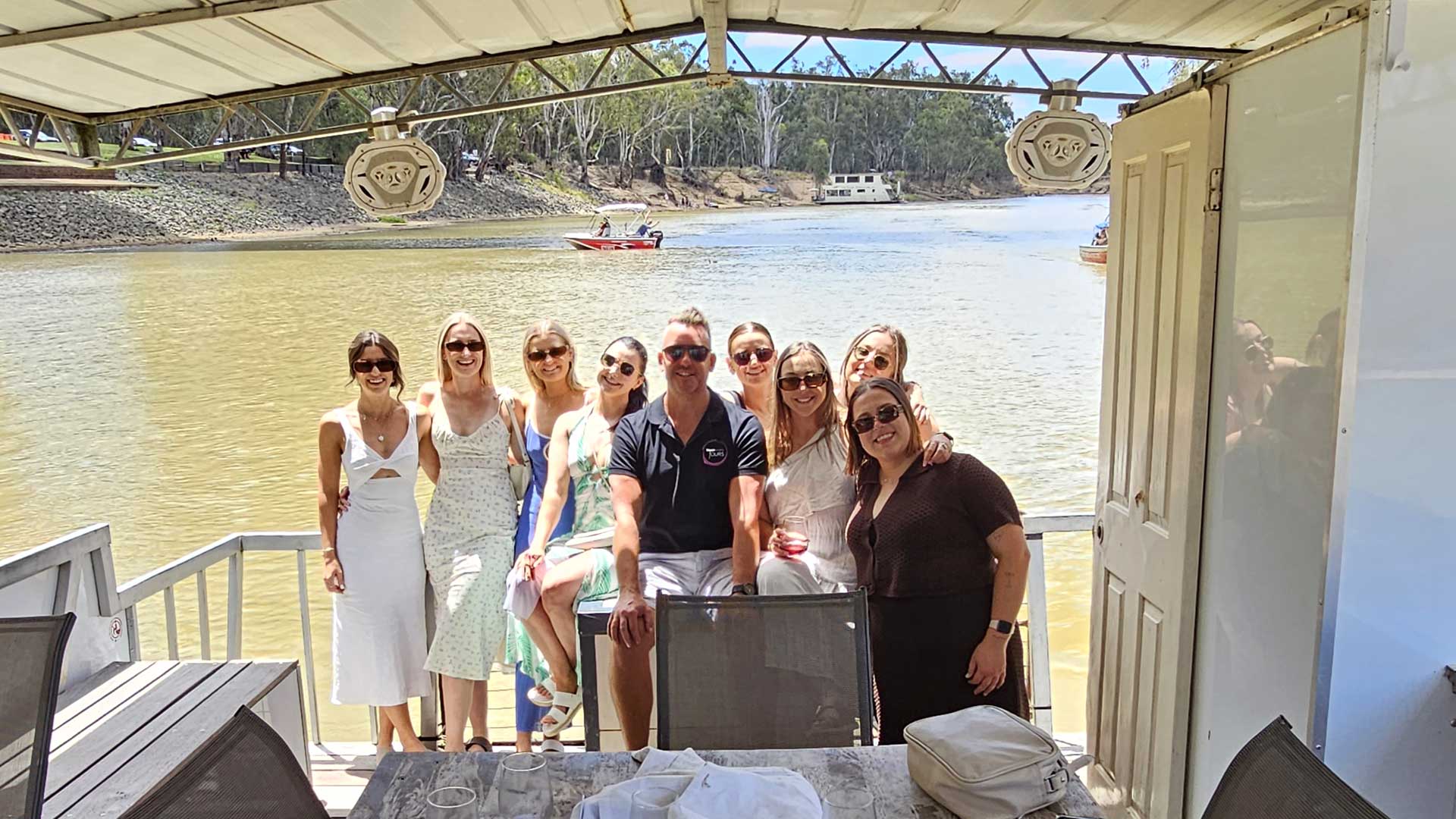 Murray river cruise group photo